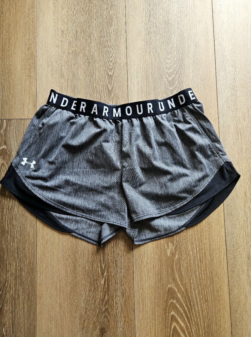 Women's Under Armour Grey & Black Athletic Running Work Out Shorts Large